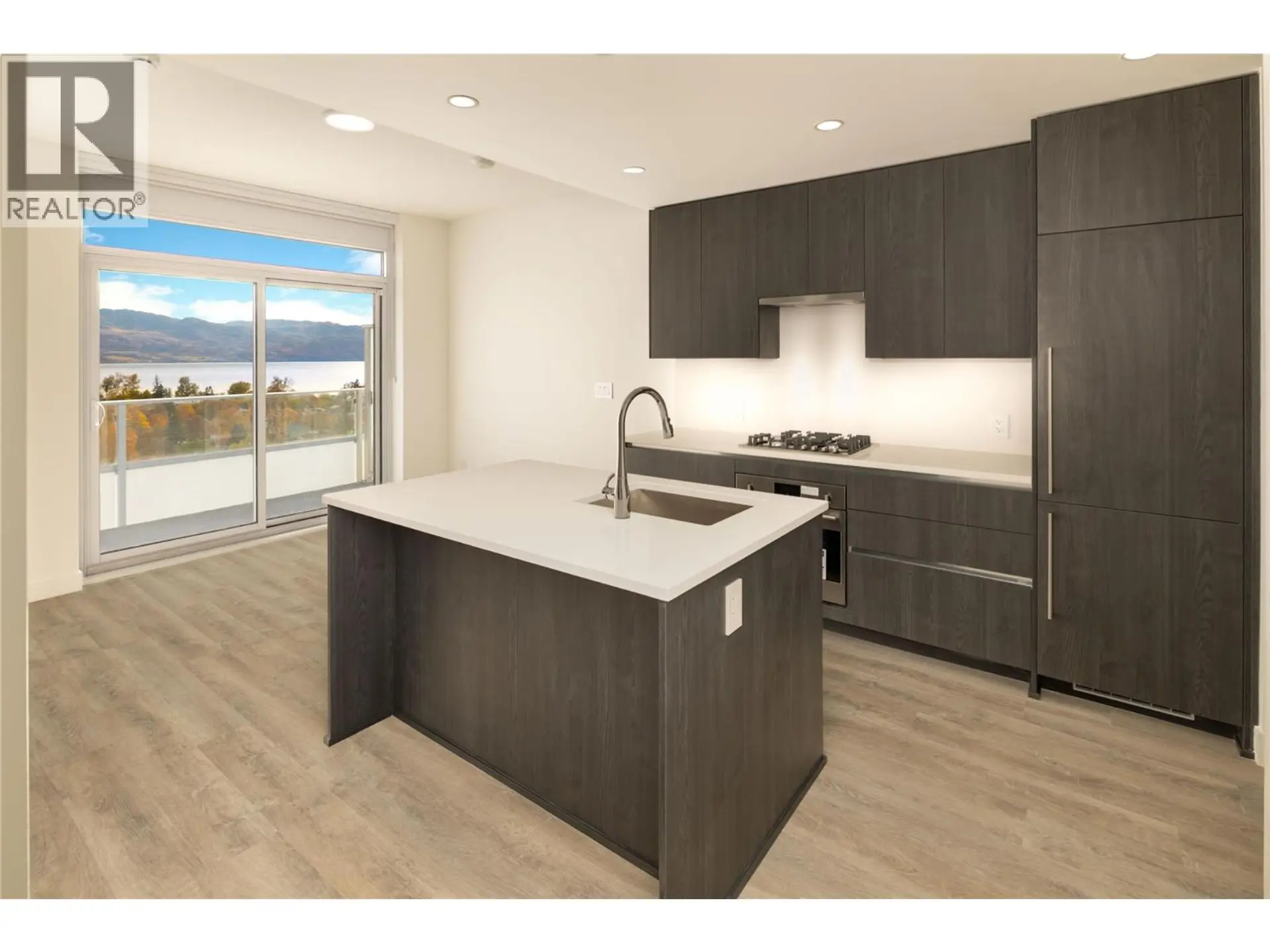 #1206 1626 Water Street