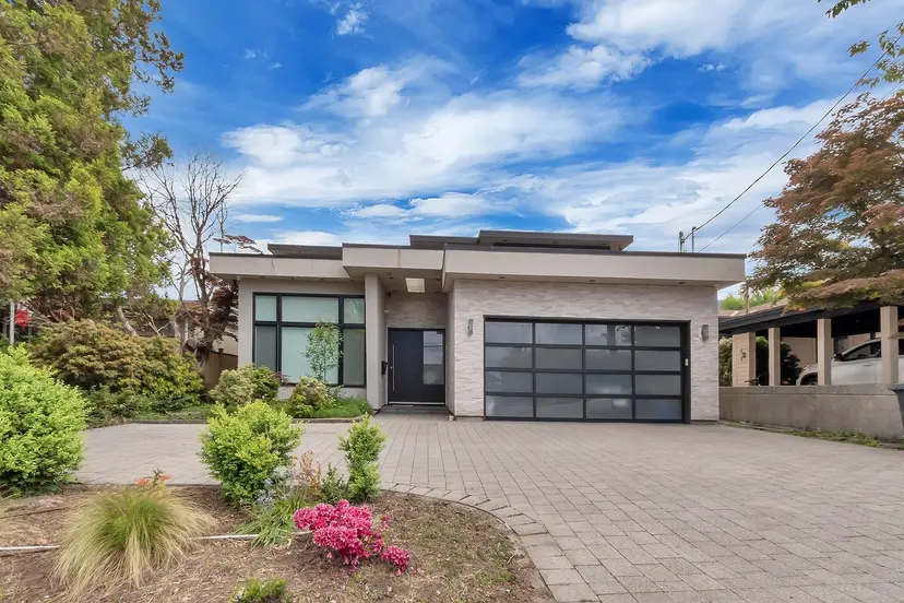 Property at ••• W Queens Road, North Vancouver, BC