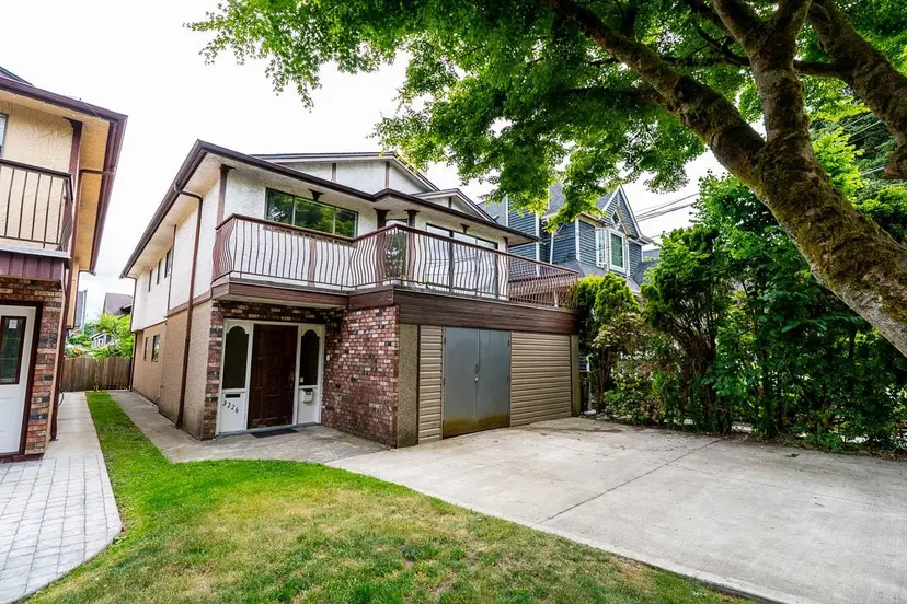 Property at ••• W 5th Avenue, Vancouver, BC