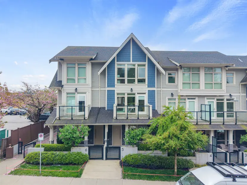 Property at ••• W Queens Road, North Vancouver, BC