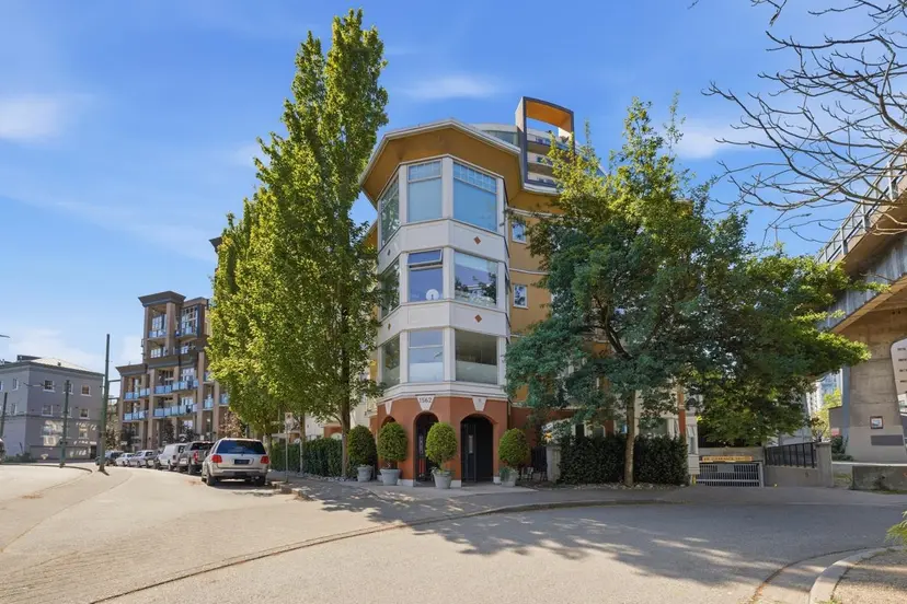 Property at ••• W 5th Avenue, Vancouver, BC